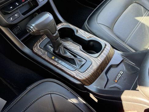 Used 2021 GMC Canyon Denali image 17