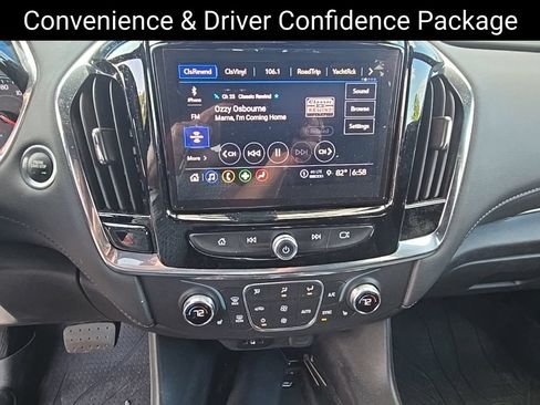 Used 2023 Chevrolet Traverse LT FWD image 16