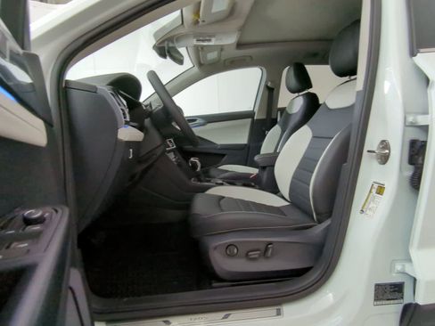 New 2025 Volkswagen Taos SEL image 15