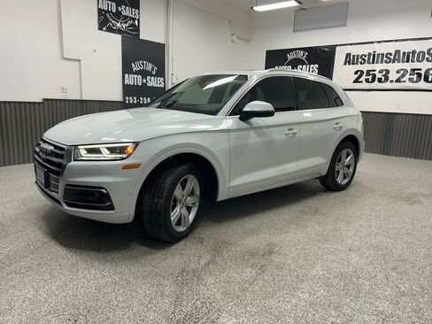 Used 2019 Audi Q5 Prestige w/ Prestige Package image 2