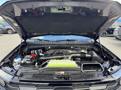 New 2025 Ford Expedition Active image 19