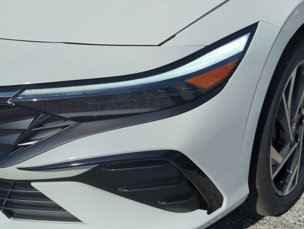 New 2026 Hyundai Elantra Limited FWD image 11