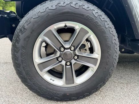 Used 2021 Jeep Wrangler Unlimited Sahara AWD/4WD image 2