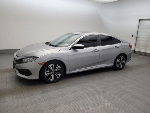 Used 2018 Honda Civic EX-T image 2