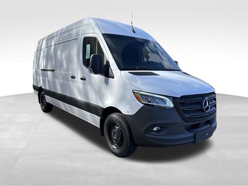 Used 2024 Mercedes-Benz Sprinter 3500 image 7