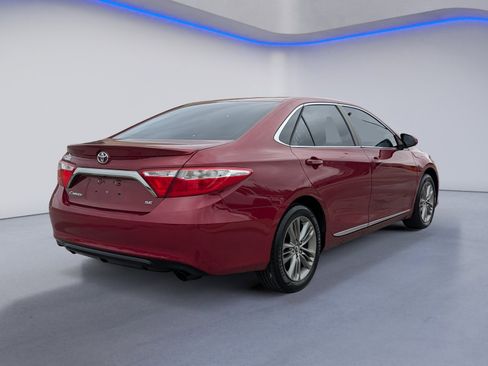 Used 2016 Toyota Camry SE w/ Moonroof Package image 7