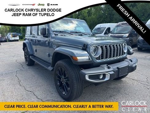 Used 2025 Jeep Wrangler Unlimited Sahara AWD/4WD image 4