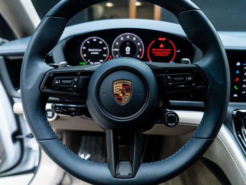 Used 2025 Porsche Panamera w/ Premium Package RWD image 29
