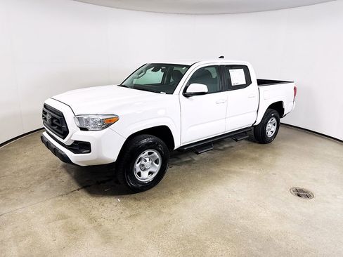 Used 2023 Toyota Tacoma SR w/ SR Convenience Package RWD image 3
