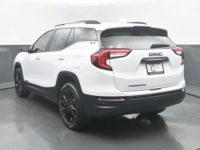 Used 2024 GMC Terrain SLE w/ Driver Convenience Package FWD image 4