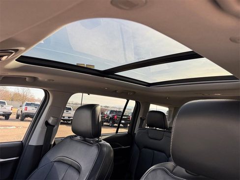 Used 2021 Jeep Grand Cherokee L Limited w/ Luxury Tech Group II image 9