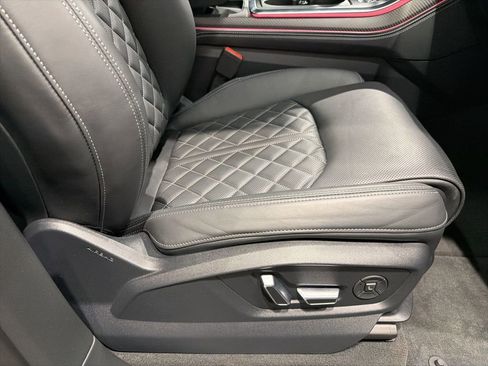 Used 2025 Audi SQ7 Prestige AWD/4WD image 47