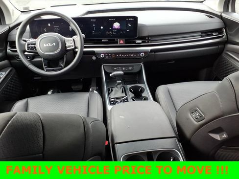 Used 2025 Kia Carnival SX Prestige image 11