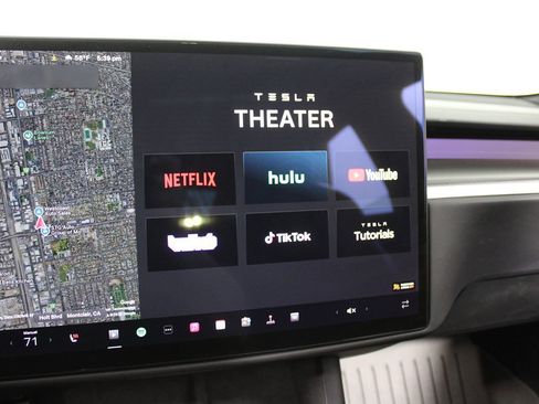 Used 2022 Tesla Model S Plaid image 21