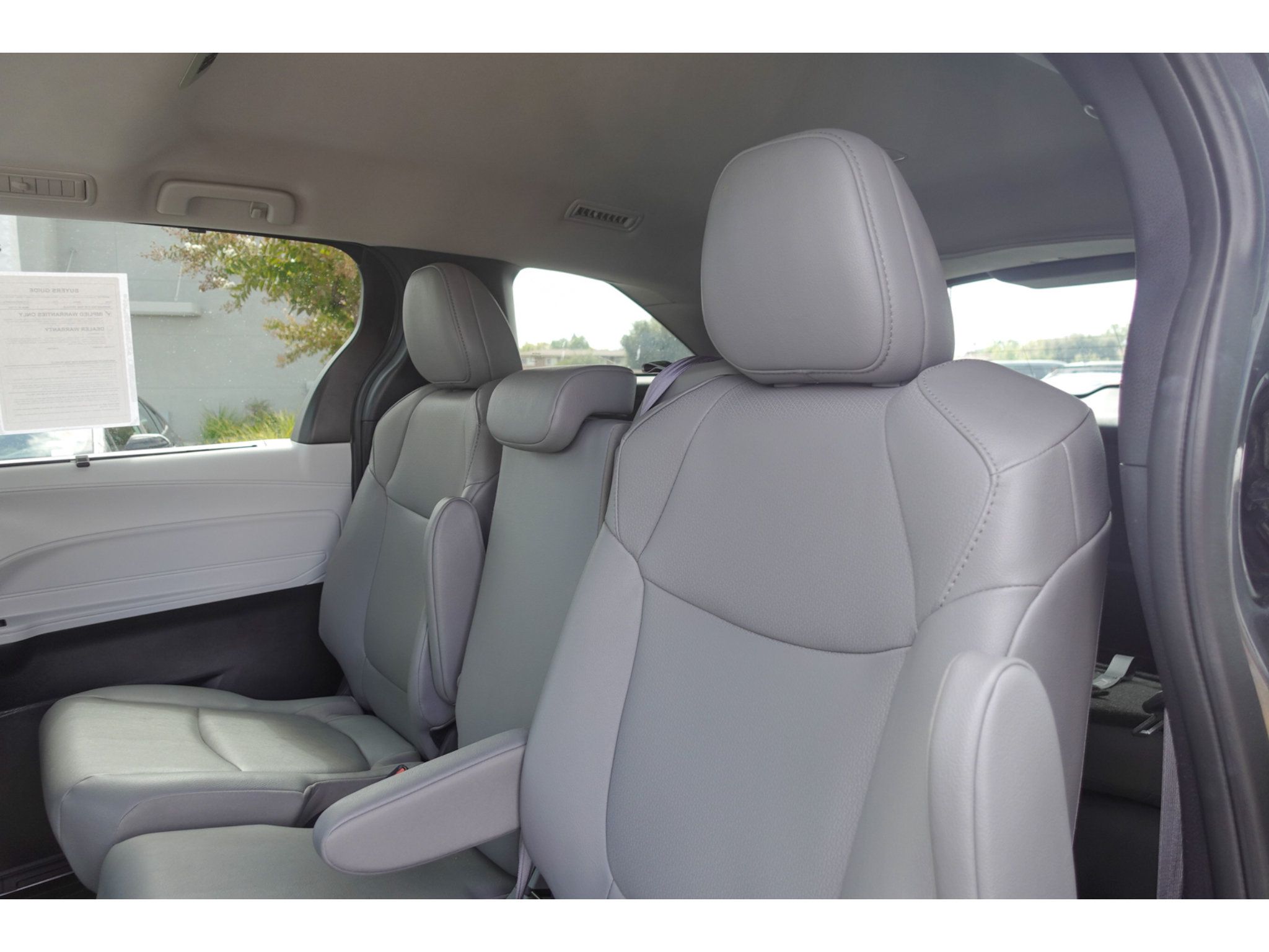 Certified 2025 Toyota Sienna XLE FWD image 23