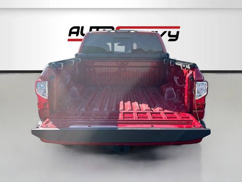 Used 2021 Nissan Titan SV w/ SV Convenience Package AWD/4WD image 24