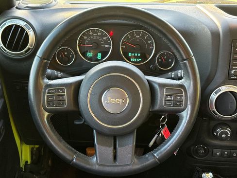 Used 2016 Jeep Wrangler Unlimited Rubicon w/ Connectivity Group image 11