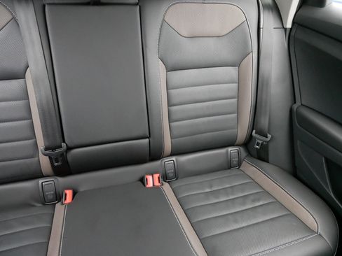 Used 2023 Volkswagen Taos SEL image 14