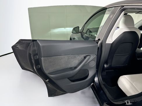 Used 2024 Tesla Model Y Long Range image 24