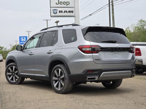 Used 2023 Honda Pilot Elite image 12