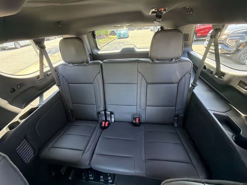 Used 2023 Chevrolet Suburban High Country w/ Premium Package AWD/4WD image 26