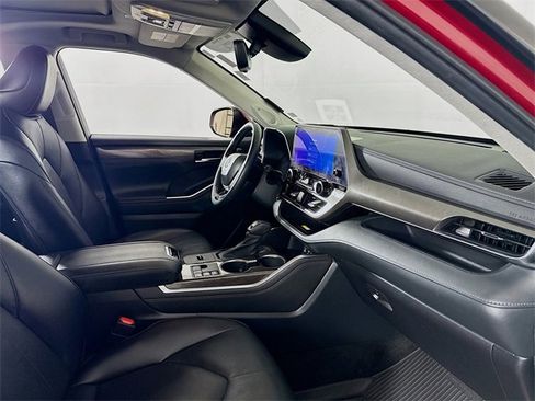 Used 2023 Toyota Highlander Limited image 26