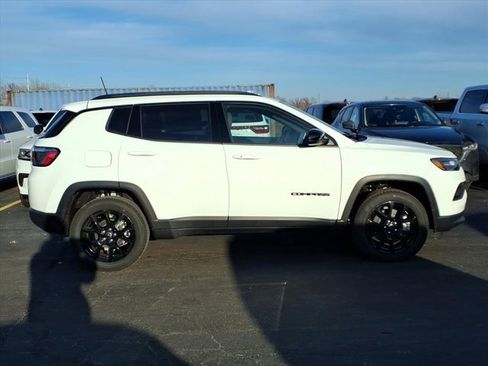 New 2026 Jeep Compass Latitude image 17