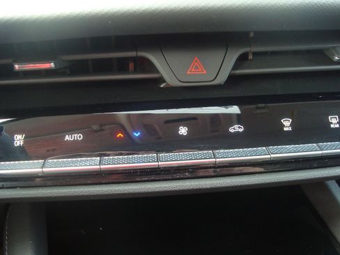 Used 2025 Buick Envision Preferred image 17