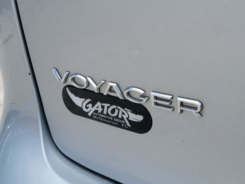 Used 2023 Chrysler Voyager LX FWD image 6