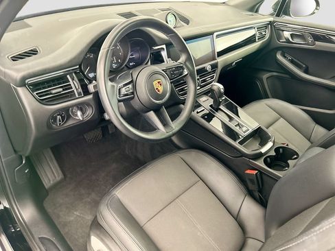 Certified 2024 Porsche Macan AWD/4WD image 4