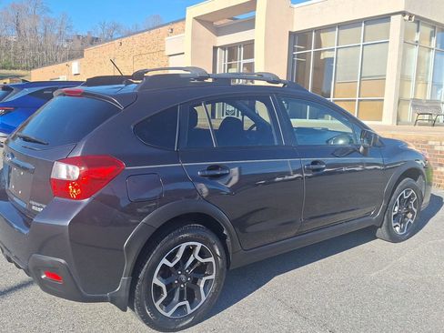 Used 2017 Subaru Crosstrek 2.0i Premium w/ Moonroof Package image 3
