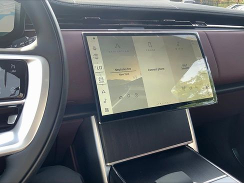 New 2025 Land Rover Range Rover SE image 6