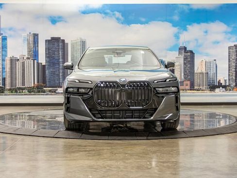 Used 2026 BMW 750e xDrive w/ Autobahn Package AWD/4WD image 3