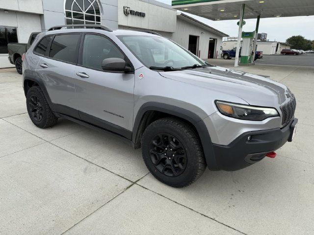 Used 2019 Jeep Cherokee Trailhawk w/ Comfort/Convenience Group AWD/4WD image 1