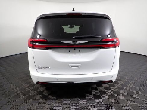 New 2026 Chrysler Pacifica Select image 13