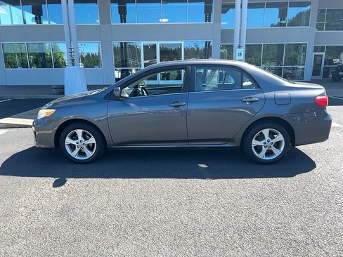 Used 2013 Toyota Corolla LE w/ Premium Pkg FWD image 7