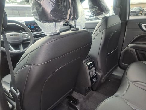 New 2026 Jeep Compass Latitude image 24