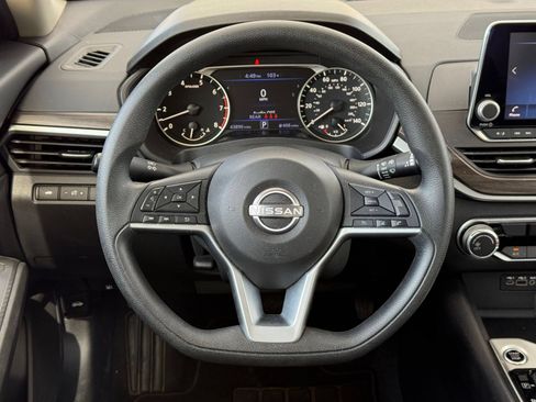 Used 2025 Nissan Altima 2.5 SV FWD image 28