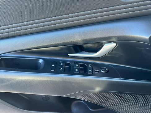 Used 2021 Hyundai Elantra Limited image 31