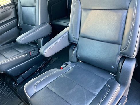 Used 2021 GMC Yukon XL SLT w/ SLT Luxury Plus Package image 29