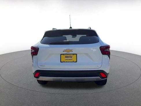 Used 2025 Chevrolet Trax LT w/ LT Convenience Package FWD image 10