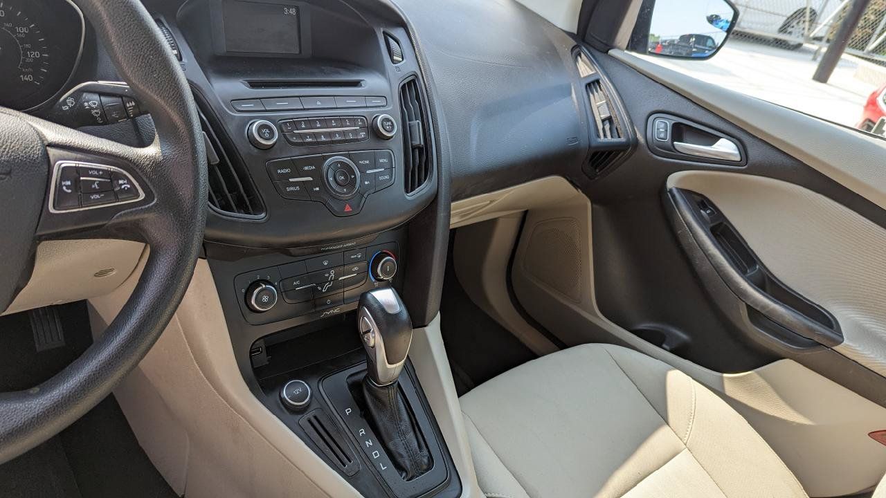 Used 2016 Ford Focus SE FWD image 4