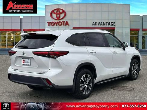 Used 2023 Toyota Highlander XLE AWD/4WD image 7