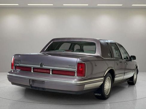 Used 1995 Lincoln Town Car Cartier image 3