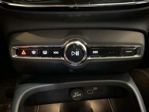 Used 2025 Volvo XC40 B5 Plus AWD/4WD image 51