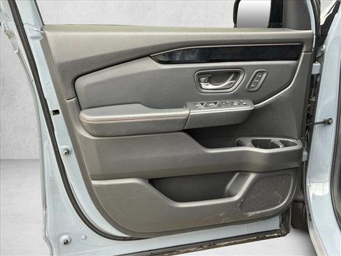 Used 2024 Honda Pilot TrailSport image 11