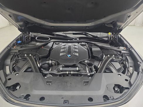 Certified 2023 BMW 760i xDrive w/ Luxury Rear Seating Package AWD/4WD image 32