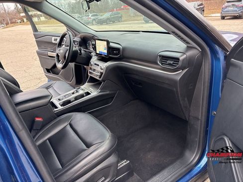 Used 2022 Ford Explorer XLT w/ Equipment Group 202A image 28