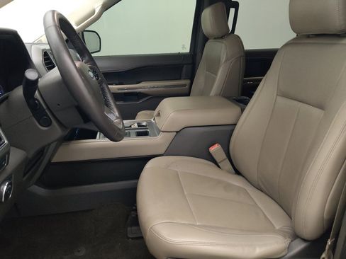 Used 2018 Ford Expedition XLT w/ Equipment Group 202A RWD image 17