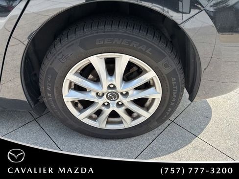 Used 2018 MAZDA MAZDA3 Sport w/ Preferred Equipment Package FWD image 19